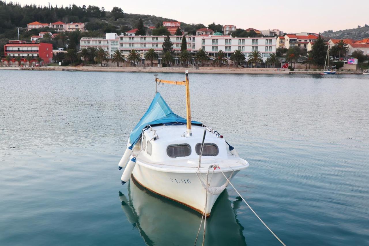 Seaside Apartment Franica Vela Luka Exterior photo